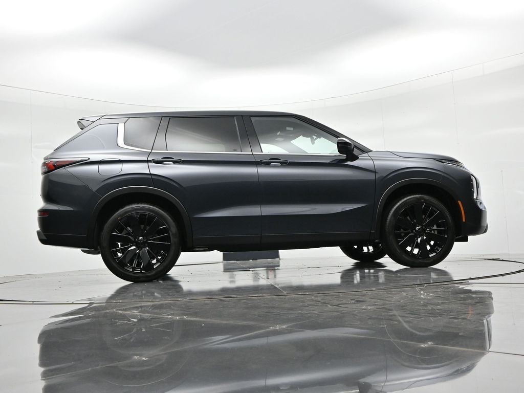 Mitsubishi Outlander Vehicle Full-screen Gallery Image 29