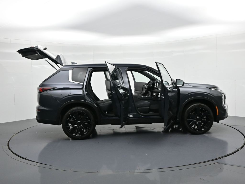 Mitsubishi Outlander Vehicle Full-screen Gallery Image 30