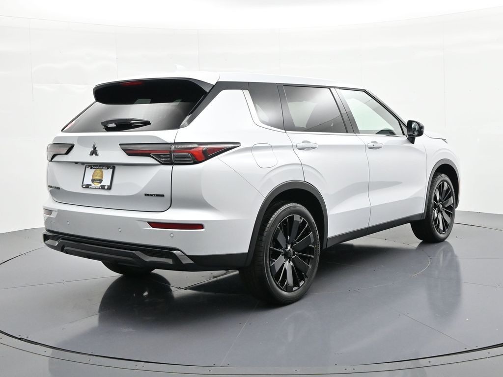 Mitsubishi Outlander Vehicle Full-screen Gallery Image 5