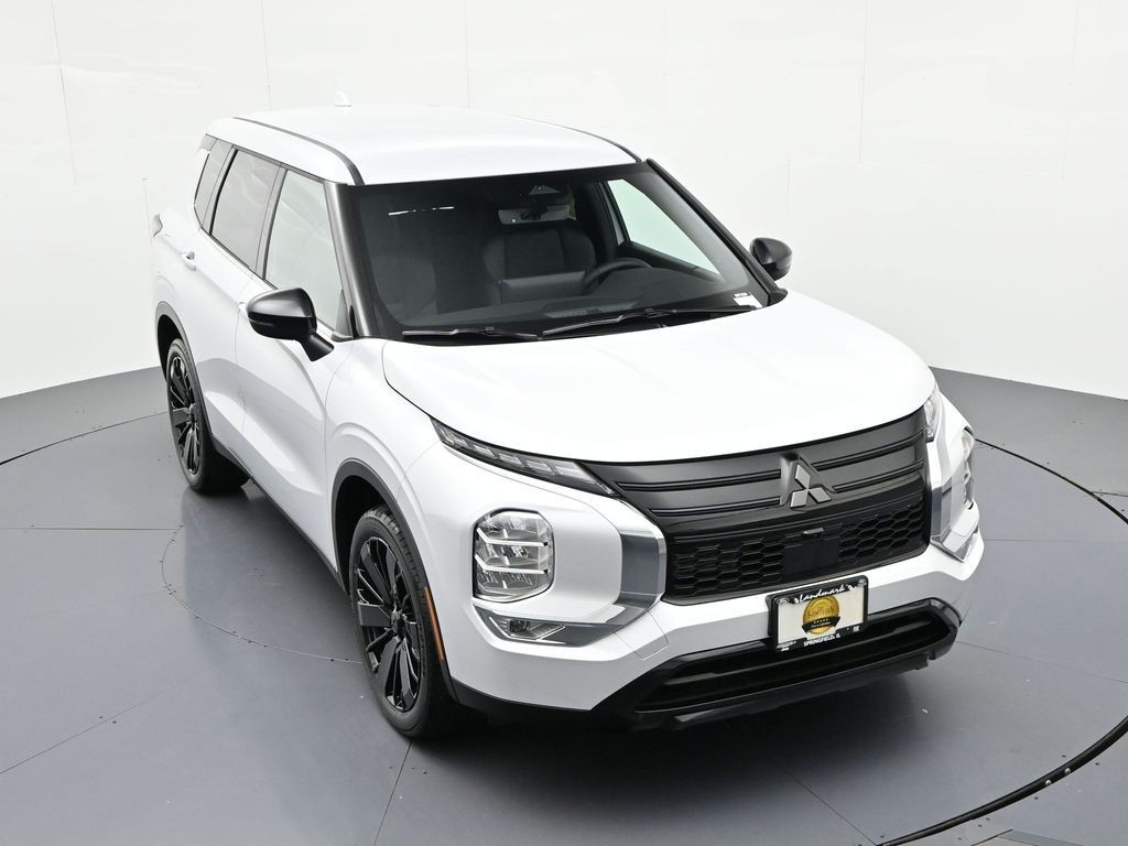 Mitsubishi Outlander Vehicle Full-screen Gallery Image 13