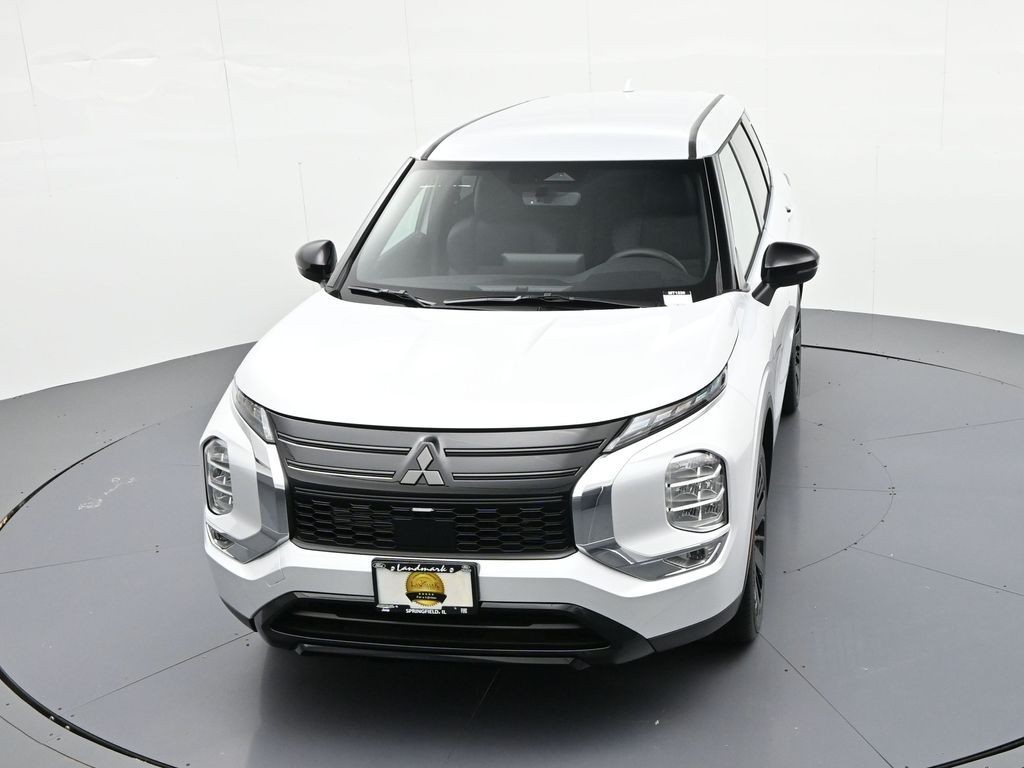 Mitsubishi Outlander Vehicle Full-screen Gallery Image 14