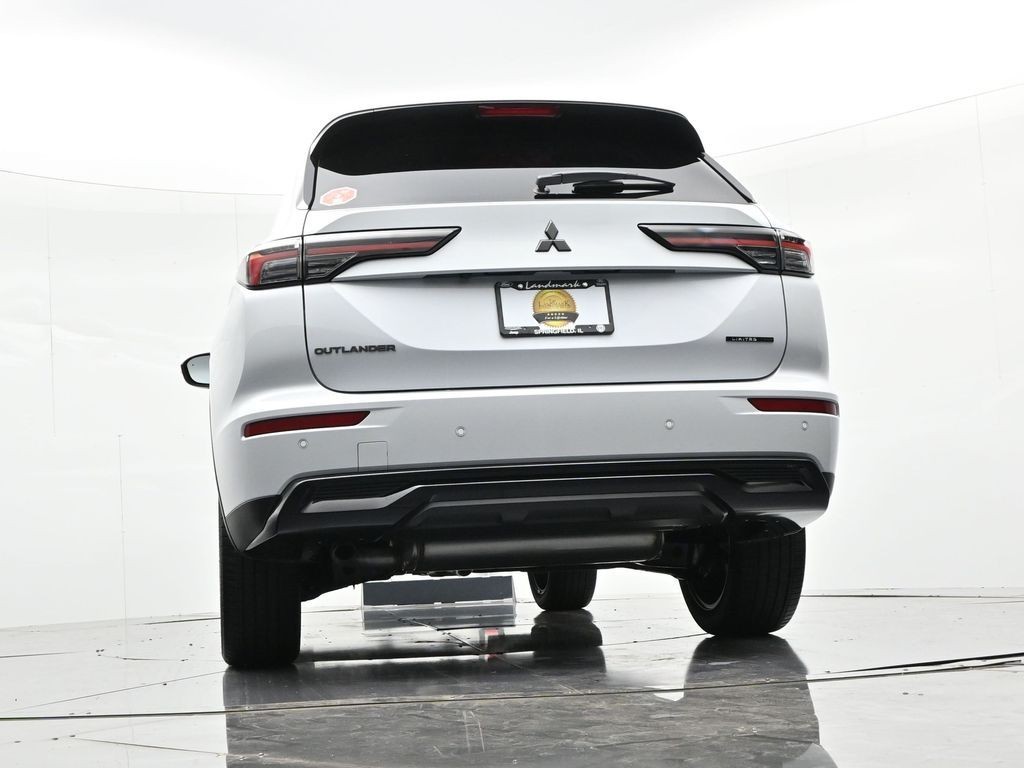 Mitsubishi Outlander Vehicle Full-screen Gallery Image 18