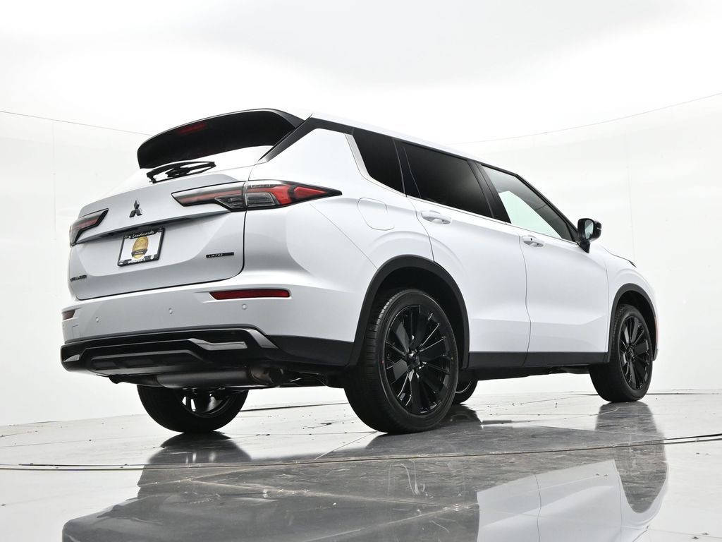 Mitsubishi Outlander Vehicle Full-screen Gallery Image 19