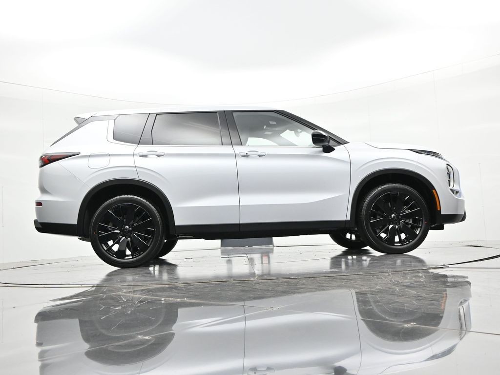 Mitsubishi Outlander Vehicle Full-screen Gallery Image 20