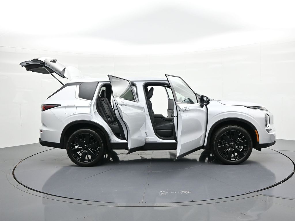 Mitsubishi Outlander Vehicle Full-screen Gallery Image 21