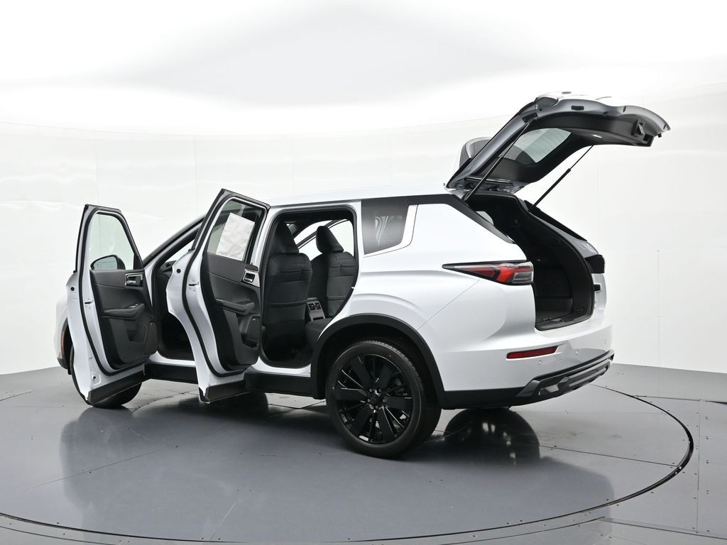Mitsubishi Outlander Vehicle Full-screen Gallery Image 22