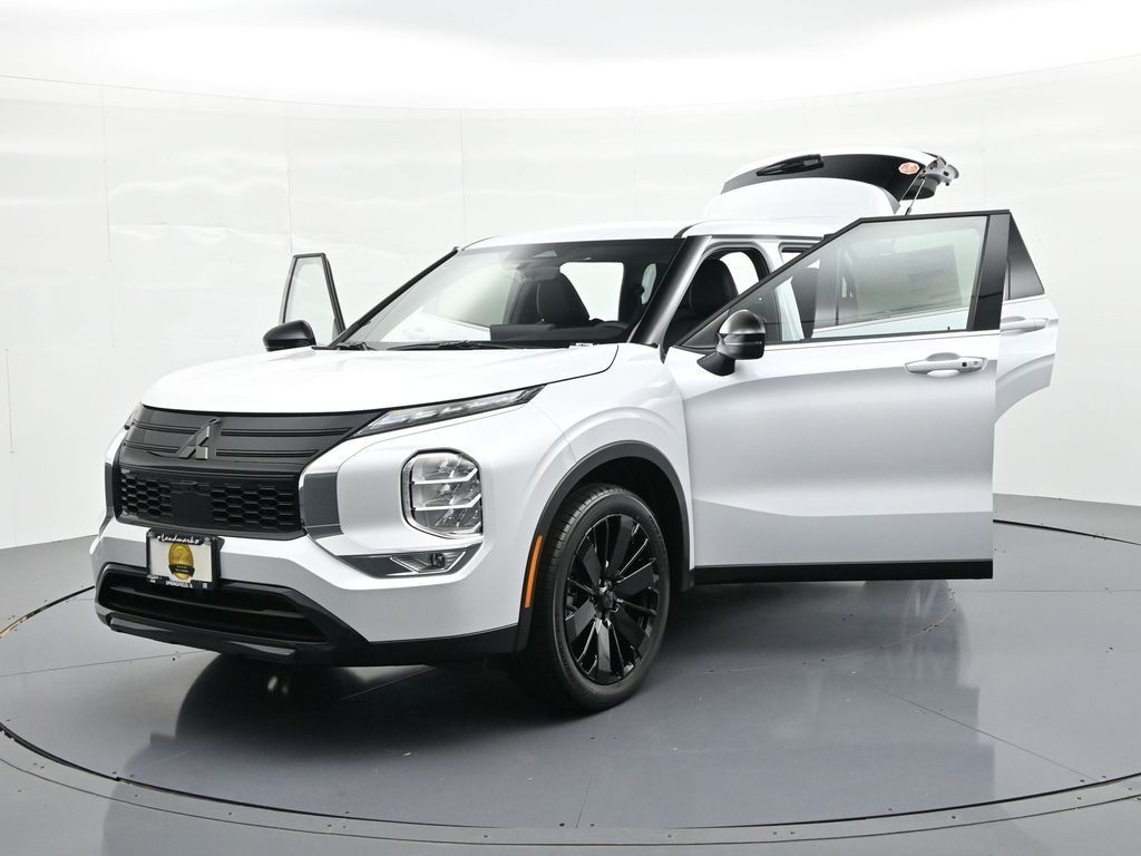 Mitsubishi Outlander Vehicle Full-screen Gallery Image 23