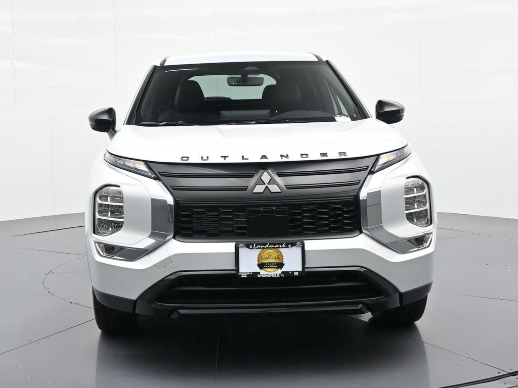 Mitsubishi Outlander Vehicle Full-screen Gallery Image 2