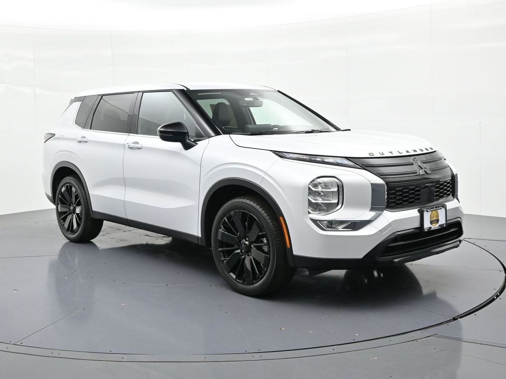 Mitsubishi Outlander Vehicle Full-screen Gallery Image 3