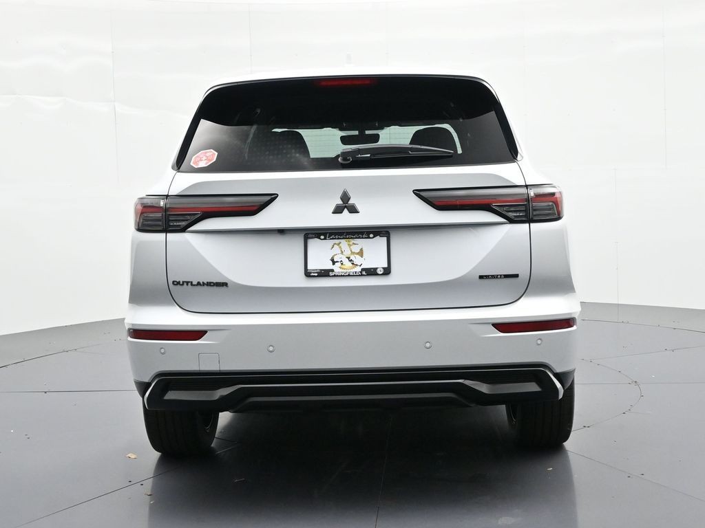 Mitsubishi Outlander Vehicle Full-screen Gallery Image 6
