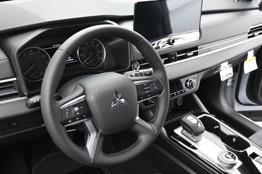 Mitsubishi Outlander Vehicle Full-screen Gallery Image 14