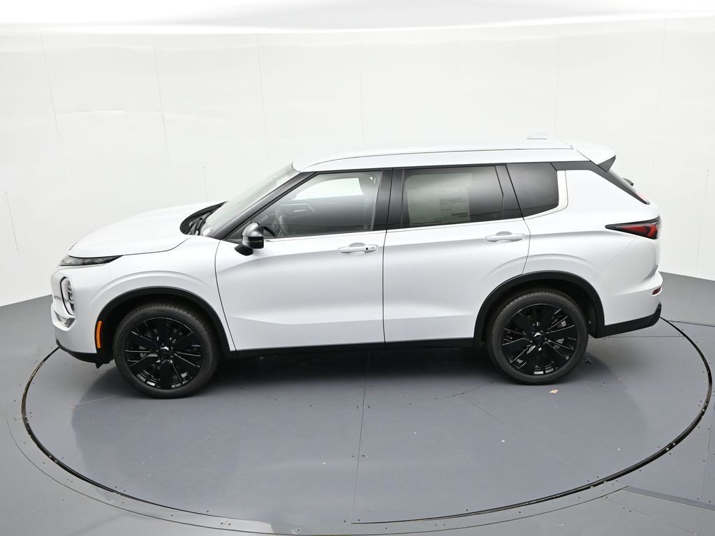 Mitsubishi Outlander Vehicle Full-screen Gallery Image 18