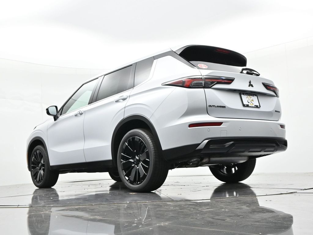 Mitsubishi Outlander Vehicle Full-screen Gallery Image 19