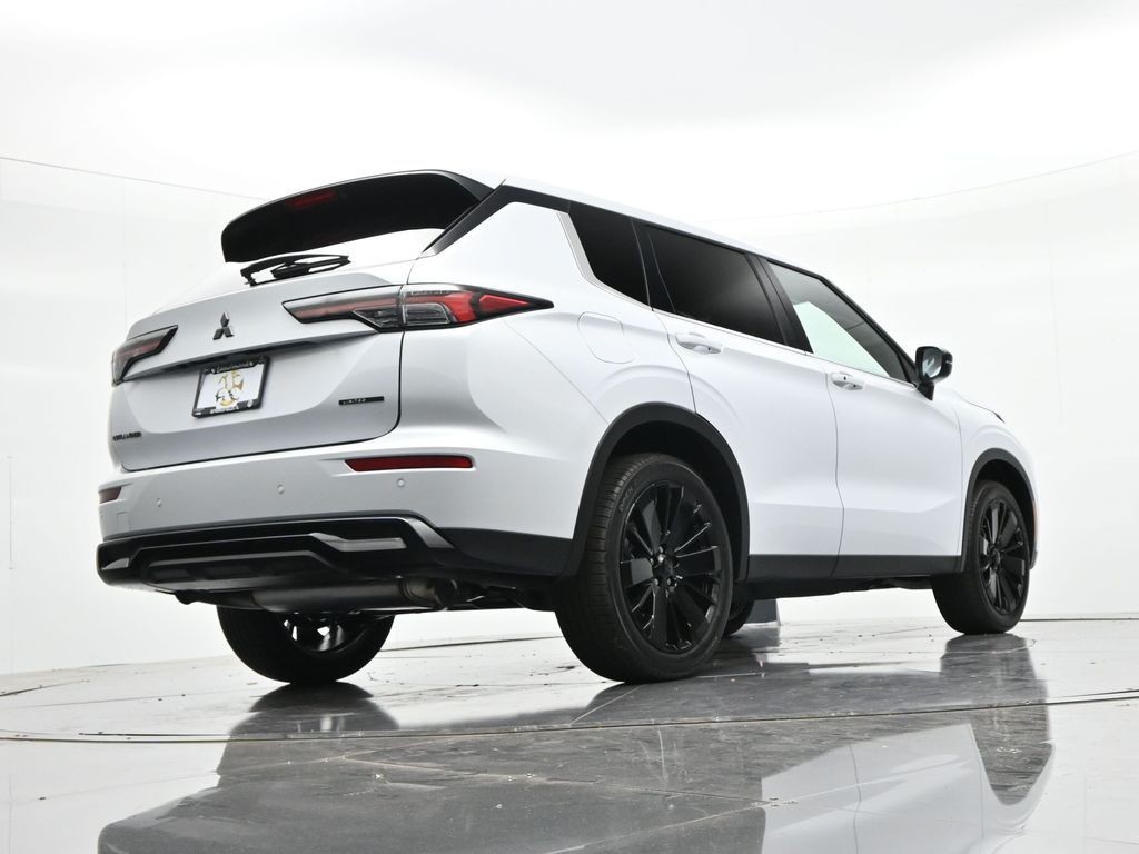 Mitsubishi Outlander Vehicle Full-screen Gallery Image 21