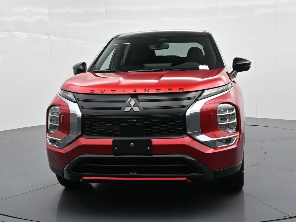 Mitsubishi Outlander Vehicle Full-screen Gallery Image 2