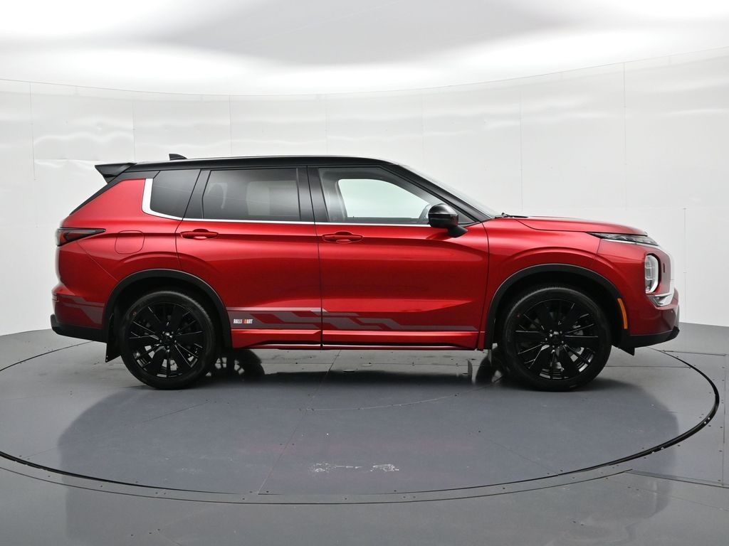 Mitsubishi Outlander Vehicle Full-screen Gallery Image 4