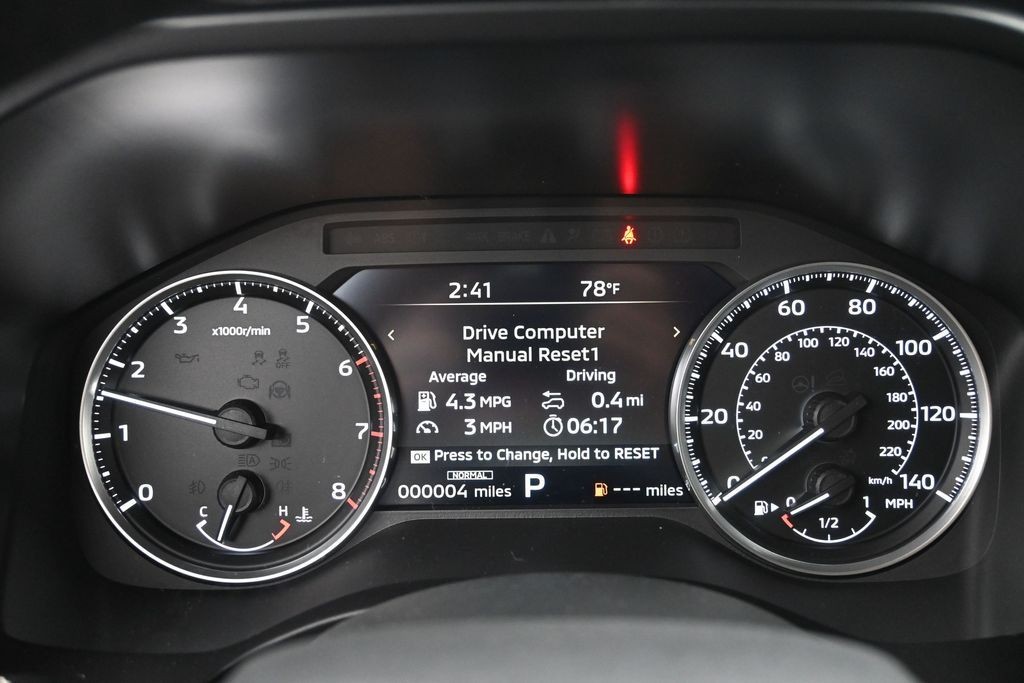 Mitsubishi Outlander Vehicle Full-screen Gallery Image 9