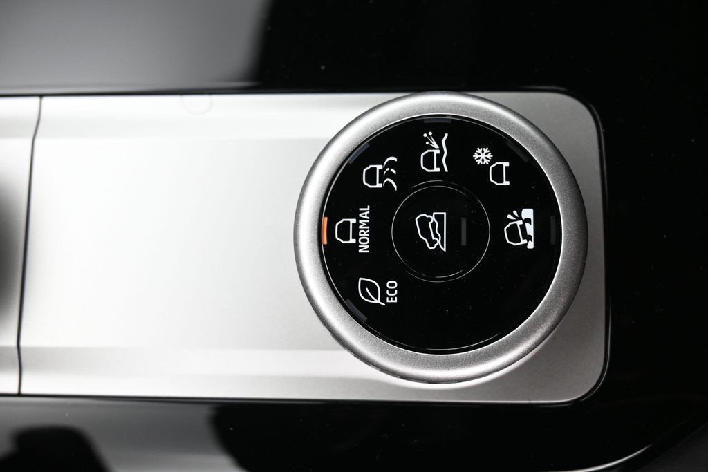 Mitsubishi Outlander Vehicle Full-screen Gallery Image 14