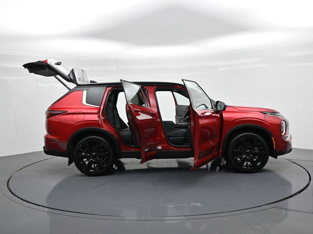 Mitsubishi Outlander Vehicle Full-screen Gallery Image 30