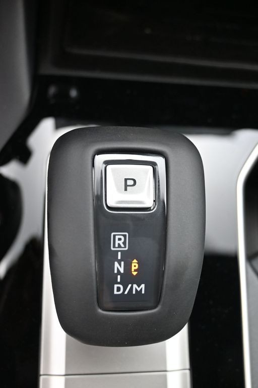 Mitsubishi Outlander Vehicle Full-screen Gallery Image 15