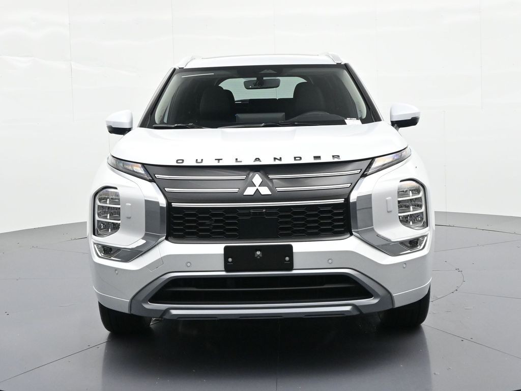 Mitsubishi Outlander Plug-In Hybrid Vehicle Full-screen Gallery Image 2