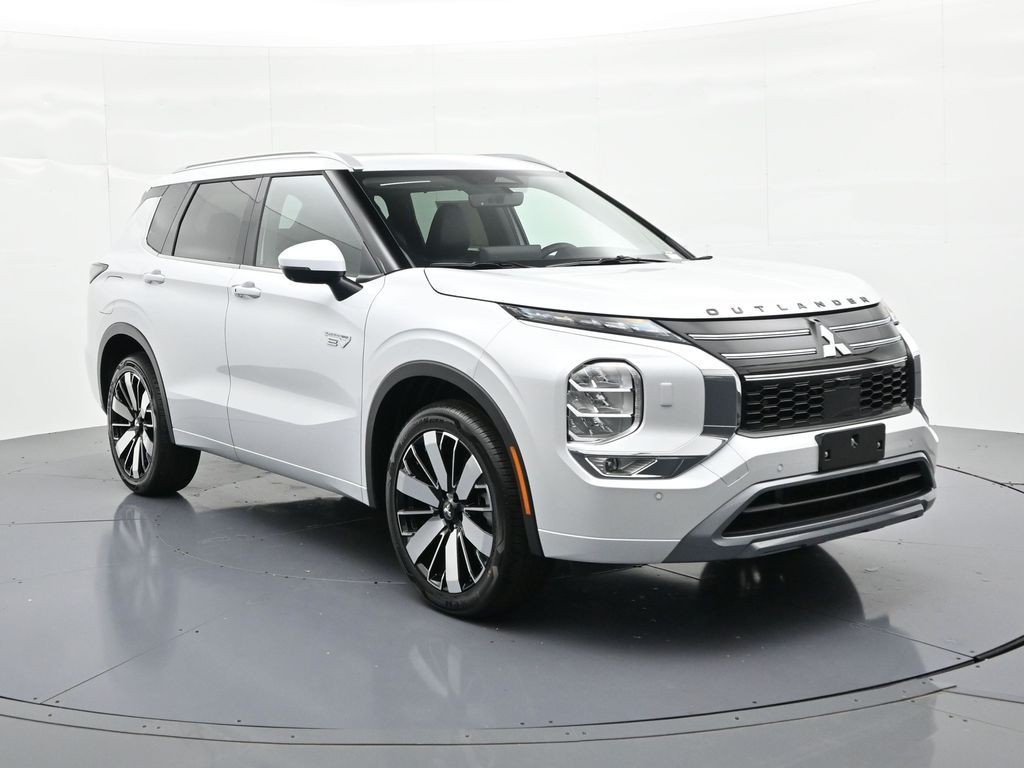 Mitsubishi Outlander Plug-In Hybrid Vehicle Full-screen Gallery Image 3