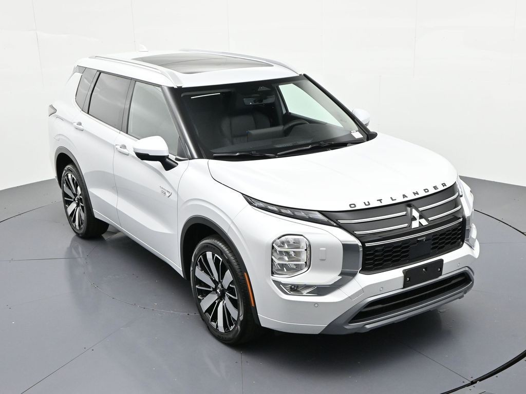Mitsubishi Outlander Plug-In Hybrid Vehicle Full-screen Gallery Image 16