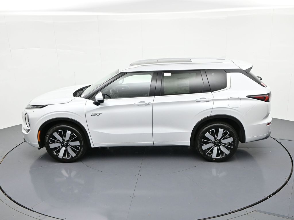 Mitsubishi Outlander Plug-In Hybrid Vehicle Full-screen Gallery Image 19