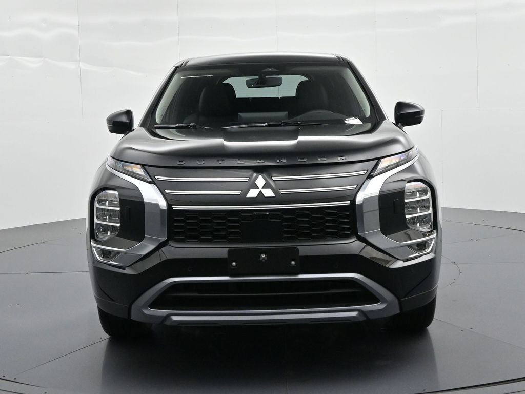 Mitsubishi Outlander Plug-In Hybrid Vehicle Full-screen Gallery Image 6