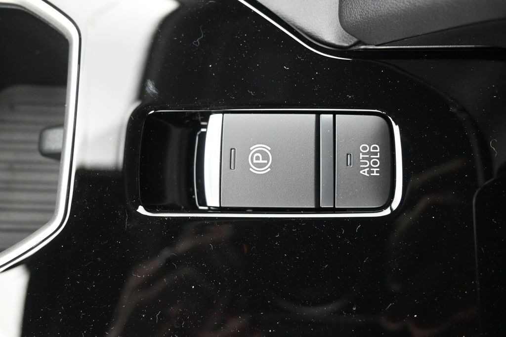 Mitsubishi Outlander Plug-In Hybrid Vehicle Full-screen Gallery Image 13
