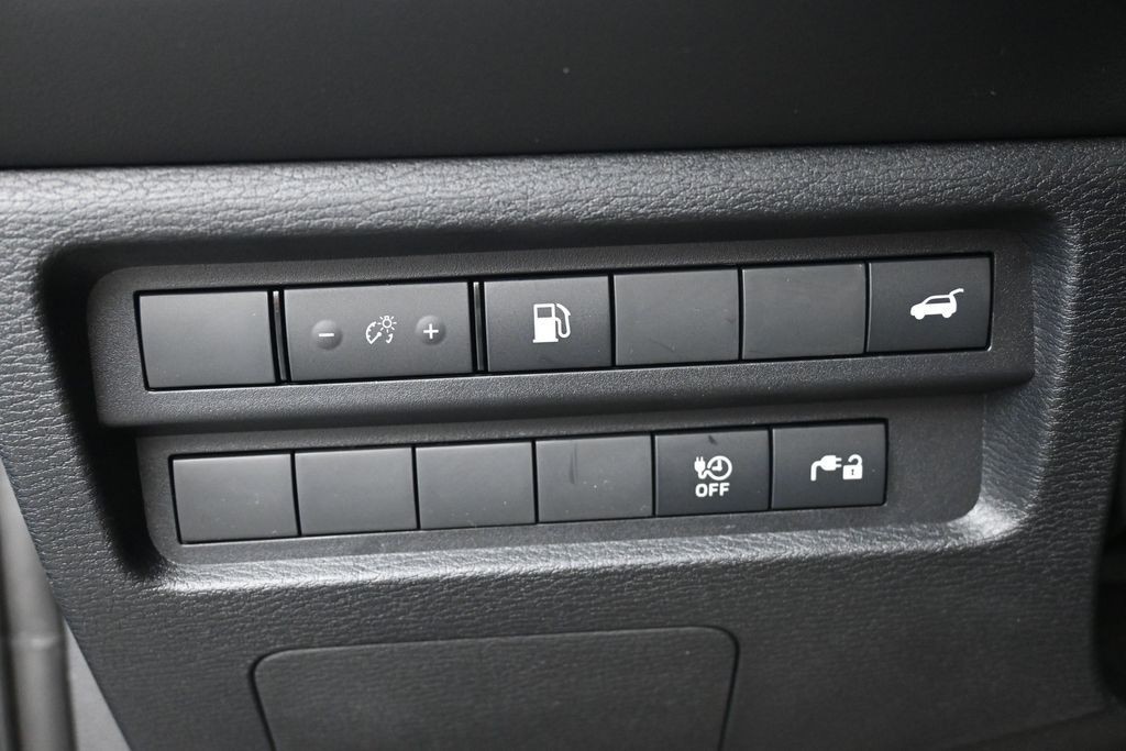 Mitsubishi Outlander Plug-In Hybrid Vehicle Full-screen Gallery Image 19