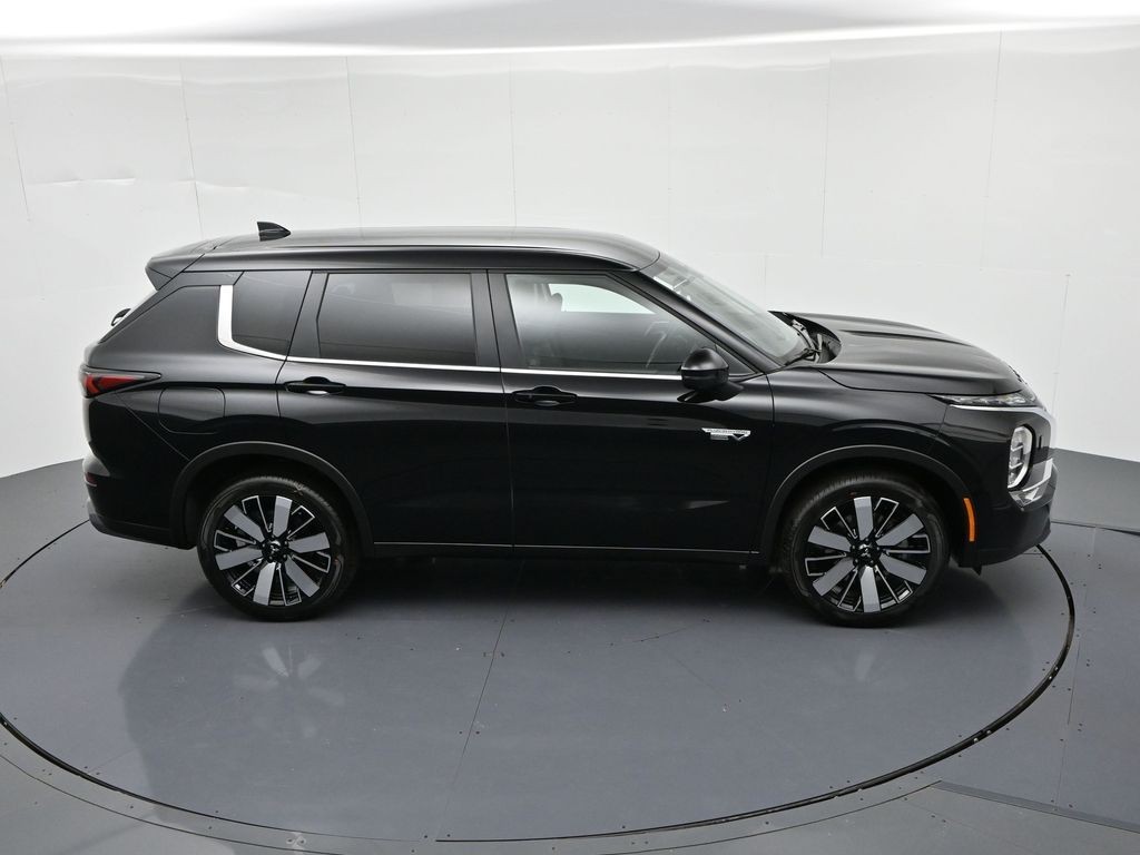 Mitsubishi Outlander Plug-In Hybrid Vehicle Full-screen Gallery Image 25