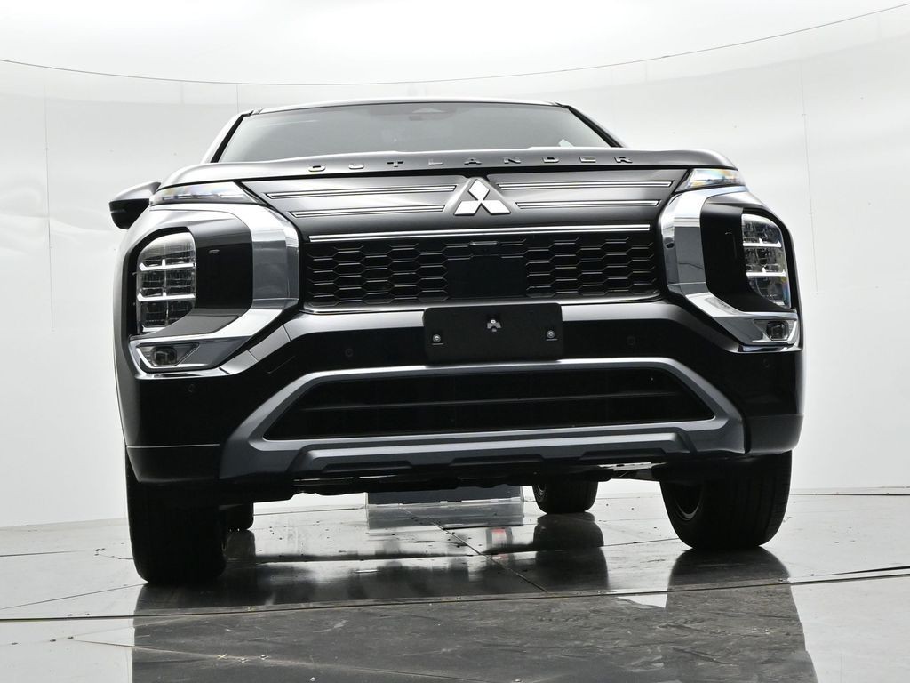 Mitsubishi Outlander Plug-In Hybrid Vehicle Full-screen Gallery Image 27