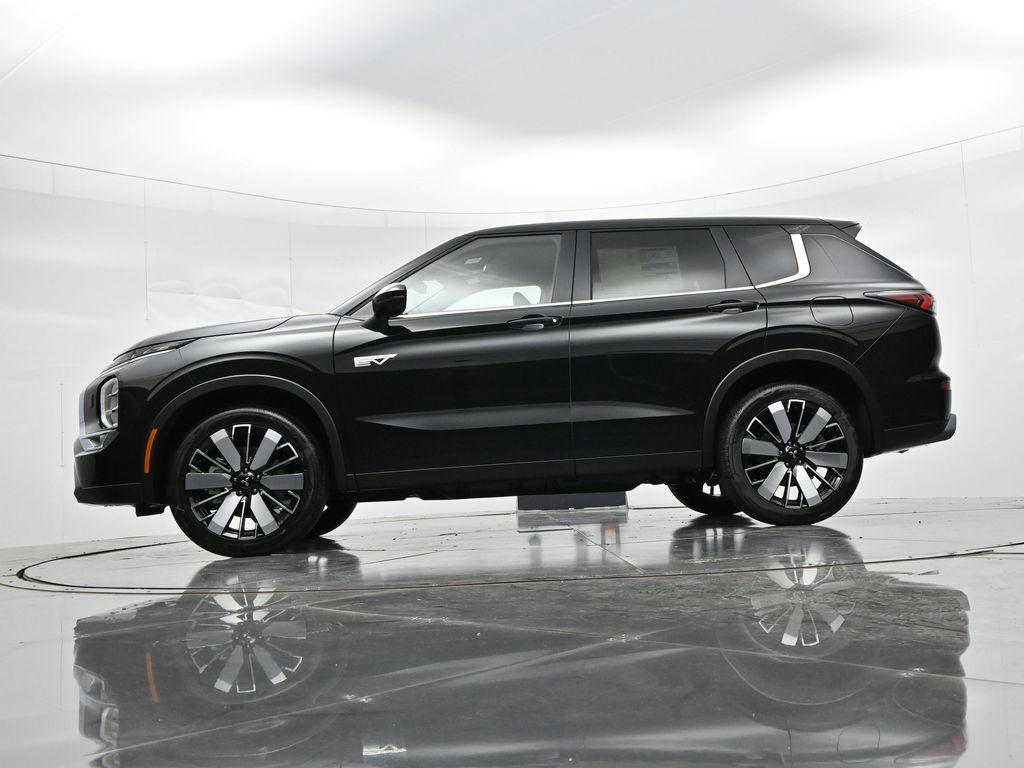 Mitsubishi Outlander Plug-In Hybrid Vehicle Full-screen Gallery Image 29