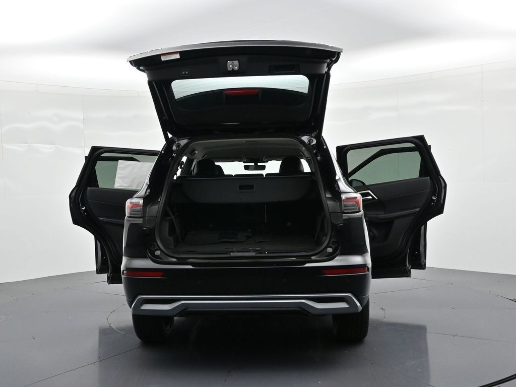 Mitsubishi Outlander Plug-In Hybrid Vehicle Full-screen Gallery Image 33