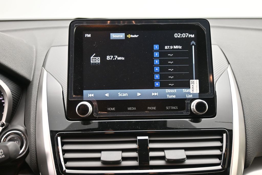 Mitsubishi Eclipse Cross Vehicle Full-screen Gallery Image 10
