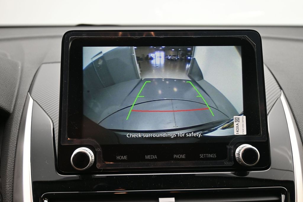 Mitsubishi Eclipse Cross Vehicle Full-screen Gallery Image 11