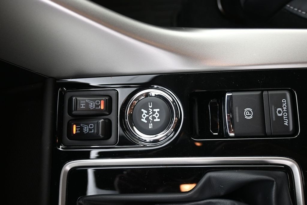 Mitsubishi Eclipse Cross Vehicle Full-screen Gallery Image 13