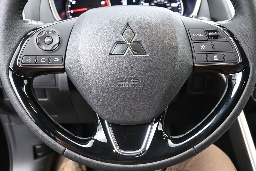 Mitsubishi Eclipse Cross Vehicle Full-screen Gallery Image 15