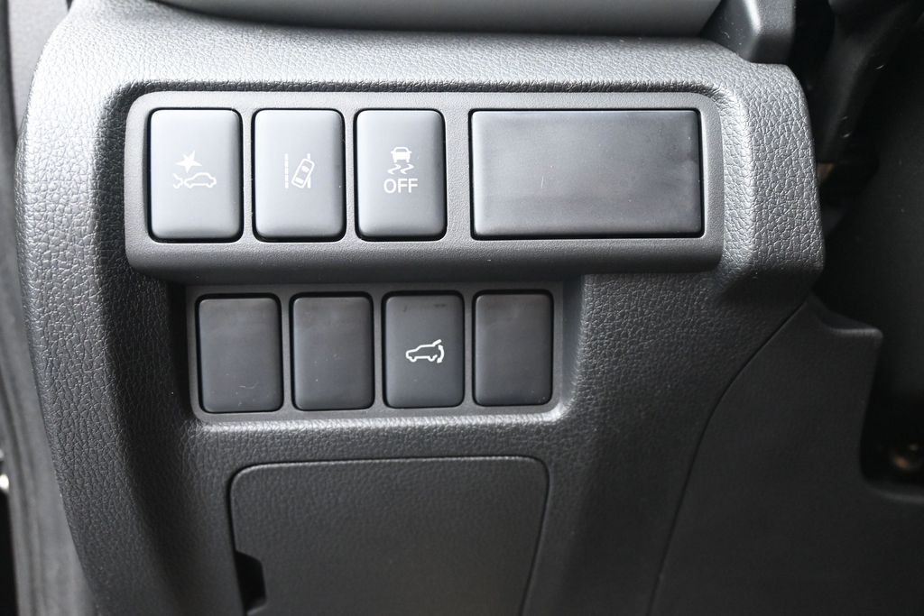 Mitsubishi Eclipse Cross Vehicle Full-screen Gallery Image 18