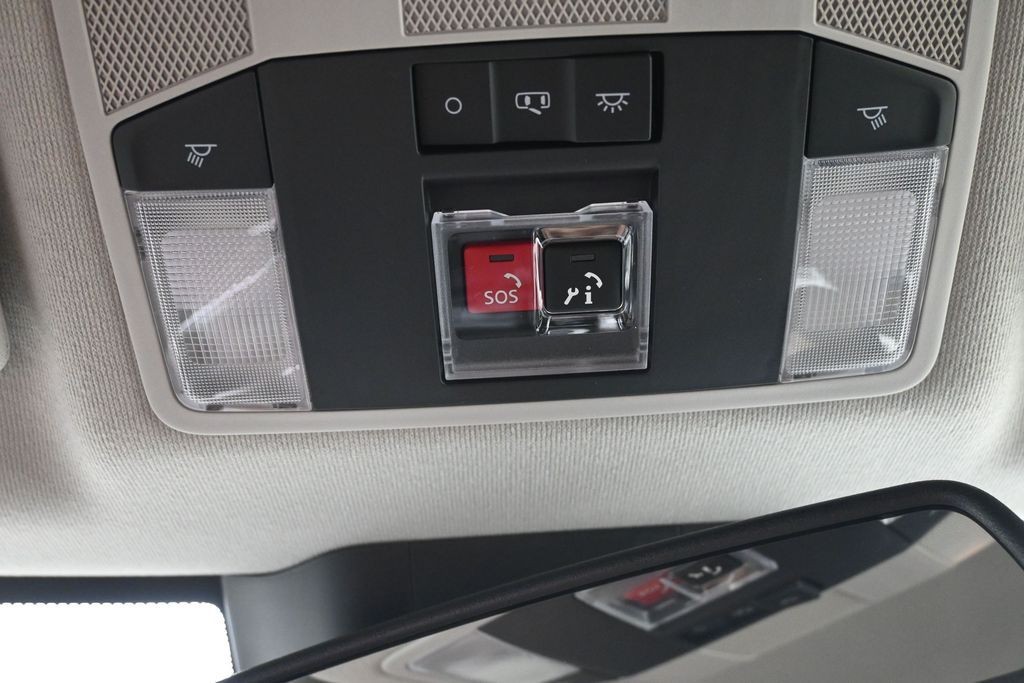 Mitsubishi Eclipse Cross Vehicle Full-screen Gallery Image 21