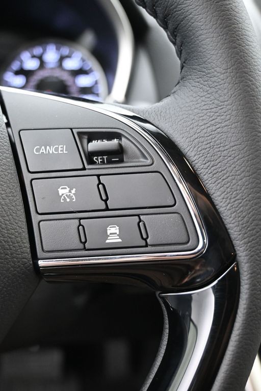 Mitsubishi Eclipse Cross Vehicle Full-screen Gallery Image 16