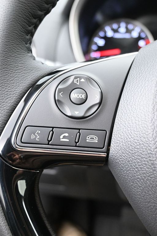 Mitsubishi Eclipse Cross Vehicle Full-screen Gallery Image 17