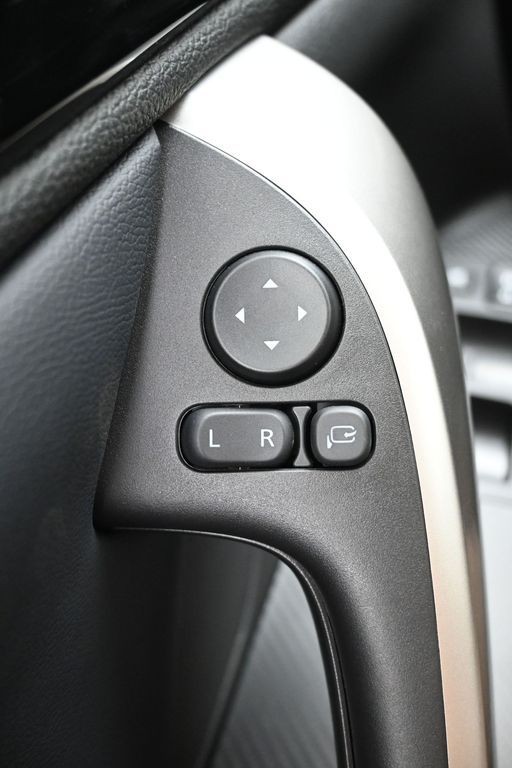 Mitsubishi Eclipse Cross Vehicle Full-screen Gallery Image 19