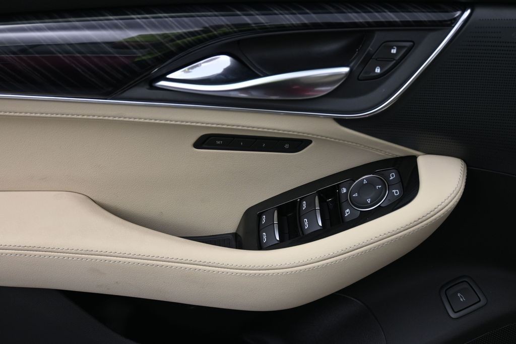 Cadillac CT5 Vehicle Full-screen Gallery Image 11