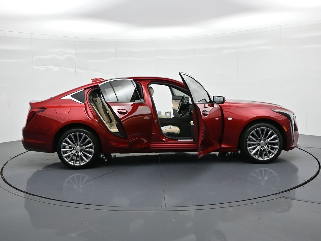 Cadillac CT5 Vehicle Full-screen Gallery Image 21