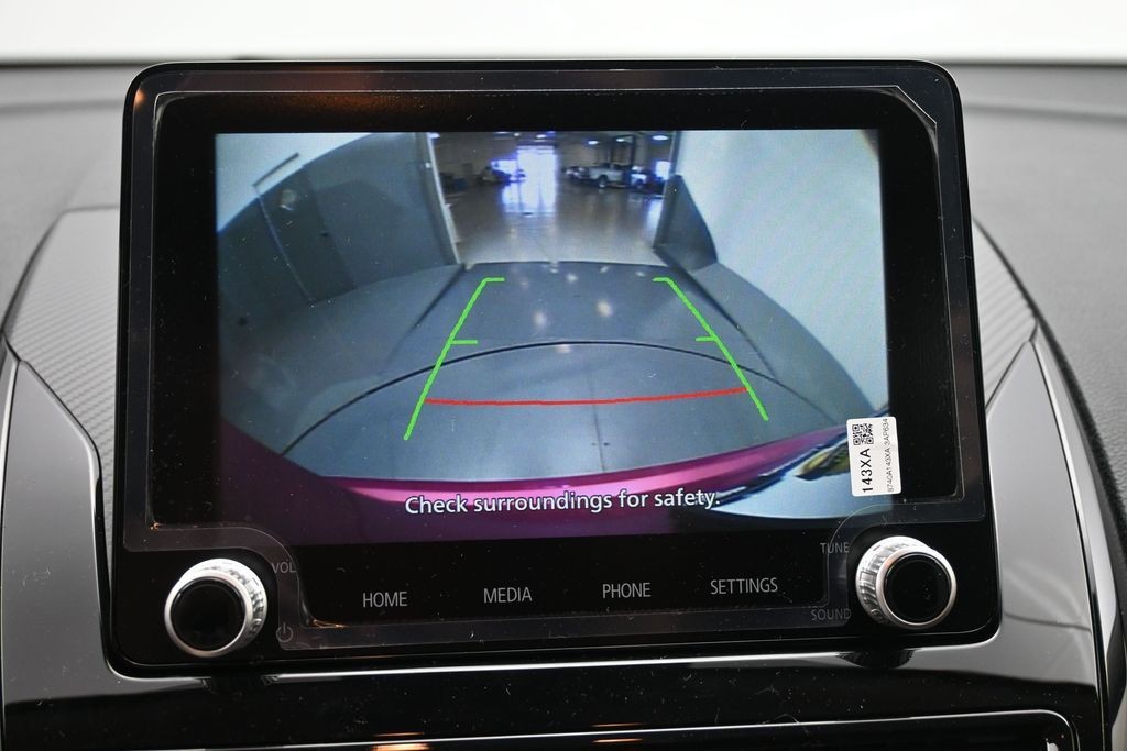 Mitsubishi Eclipse Cross Vehicle Full-screen Gallery Image 11