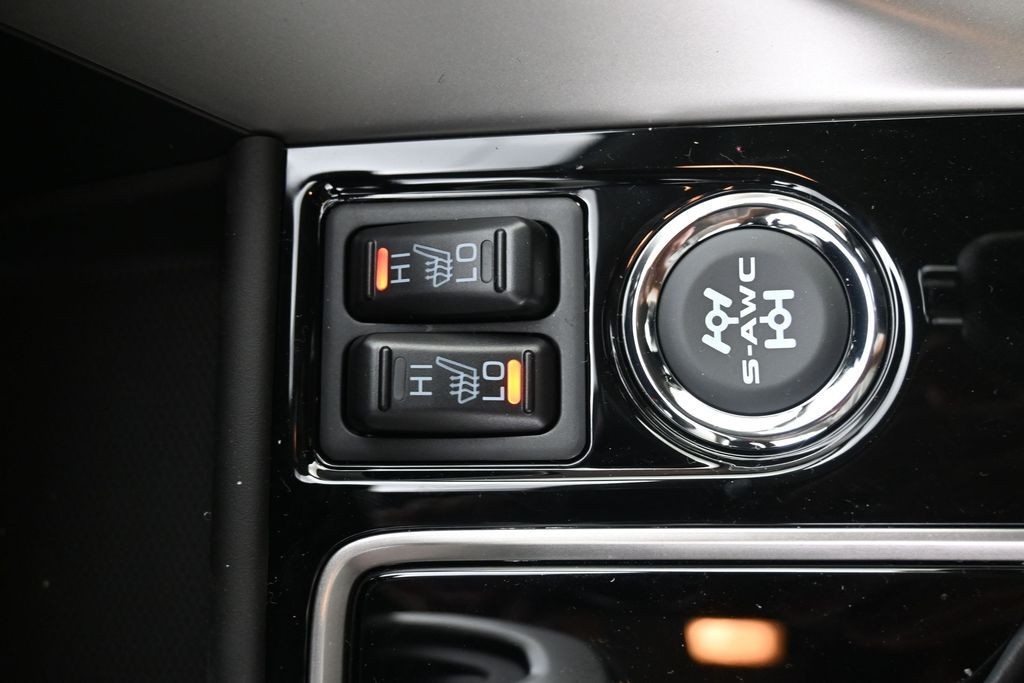 Mitsubishi Eclipse Cross Vehicle Full-screen Gallery Image 13