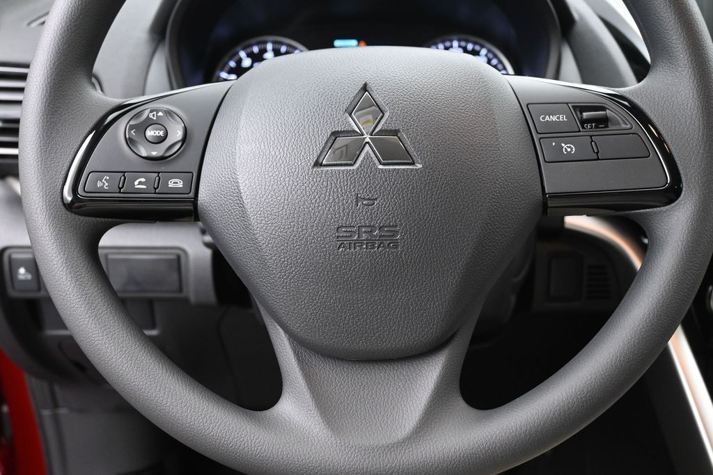 Mitsubishi Eclipse Cross Vehicle Full-screen Gallery Image 15