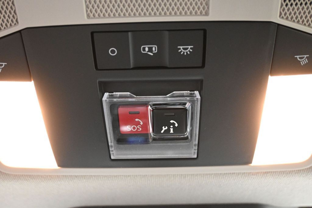Mitsubishi Eclipse Cross Vehicle Full-screen Gallery Image 19